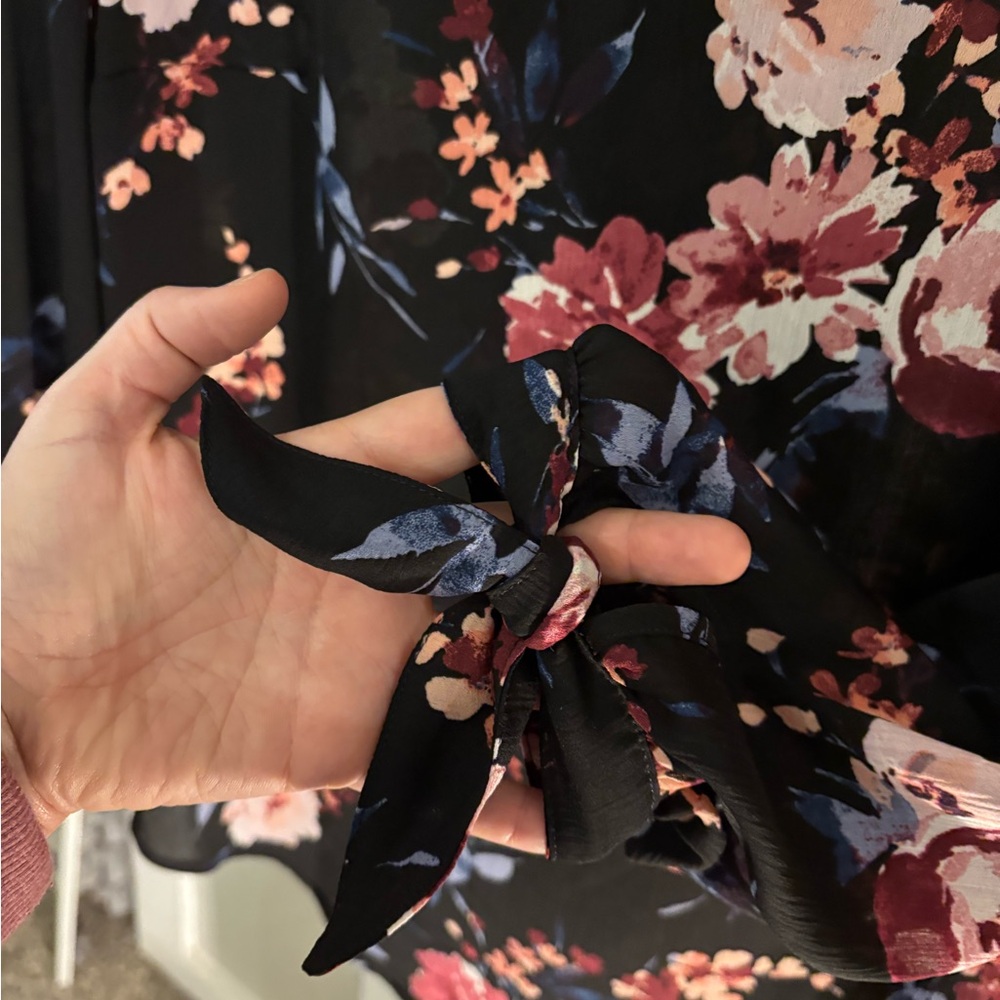 Alyx Black Floral Blouse - Picture 5 of 7